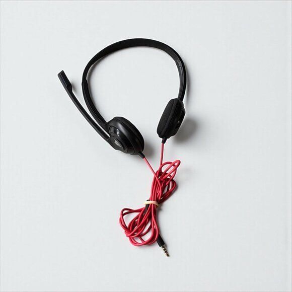 Pre Owned Computer Headset with Clear Microphone - Picture 7 of 10